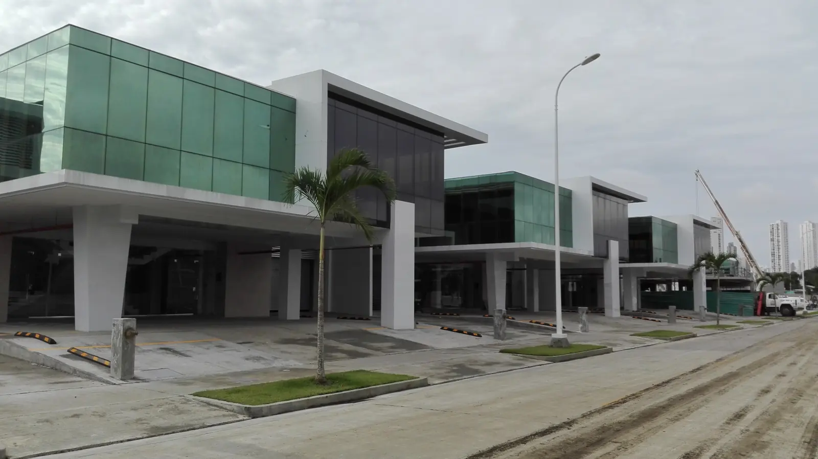 Vista conjunta de las tres galeras ejecutadas por Proyecto 12 Corp. en Panamá Viejo Business Centre